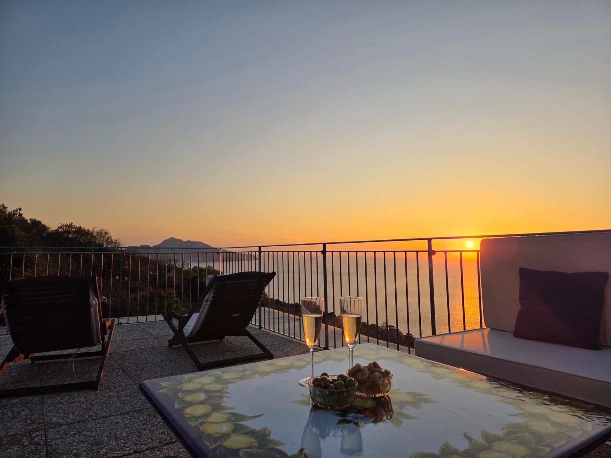 Villa Sun & Relax, Relaxing Location With Seaview à Massa Lubrense Extérieur photo
